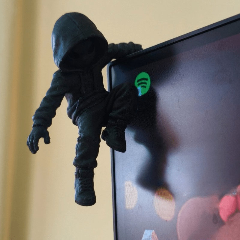 Gaming Accessories For Bedroom - Tırmanan Kapüşonlu Uzaylı Mini Heykeli 3D